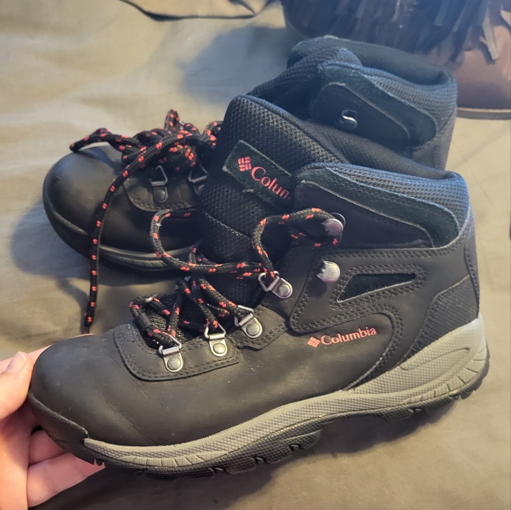 Columbia Ladies Black and Red Boots